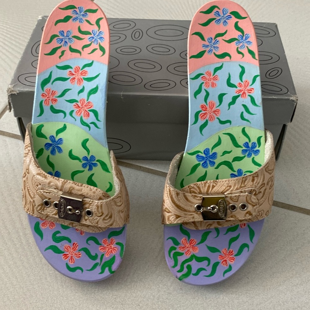Dr Scholl’s Original Vintage Floral Hand Painted excercise wood sandals NIB